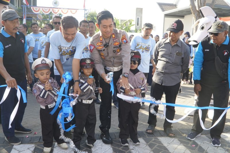 Kasat Lantas Polres Pasuruan AKP Yudhi Anugrah Putra, S.I.K., M.H. saat meresmikan Program tertib berlalulintas (foto.ist)