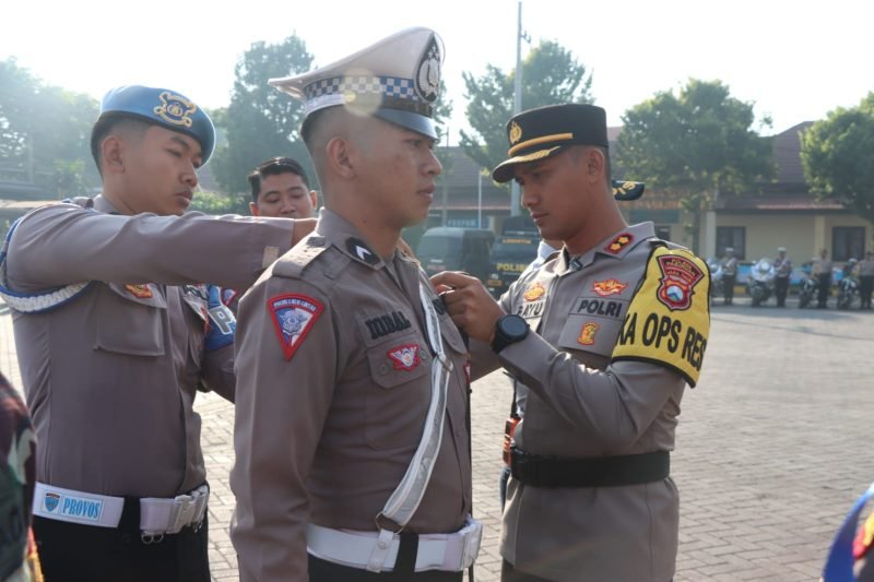 Kapolres Pasuruan dalam pelaksanaan Apel Gelar Pasukan Operasi Zebra Semeru 2023 (foto.ist)