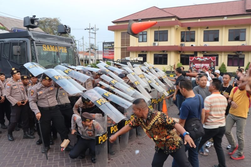 Gambar. Latihan persiapan strategi pengamanan menjelang pelaksanaan Pilkades Serentak 2023 dan Pemilihan Umum (Pemilu) tahun 2024.(foto.ist)